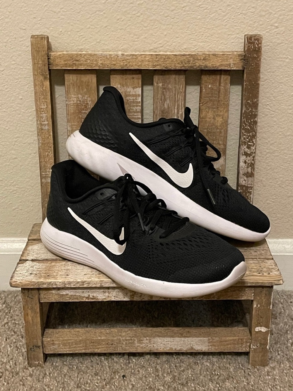 Nike Run Easy Women’s Running Athletic Shoes Sz 8